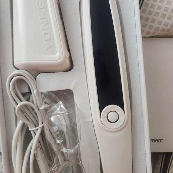 Dermfix skincare device - Picture 4 of 4